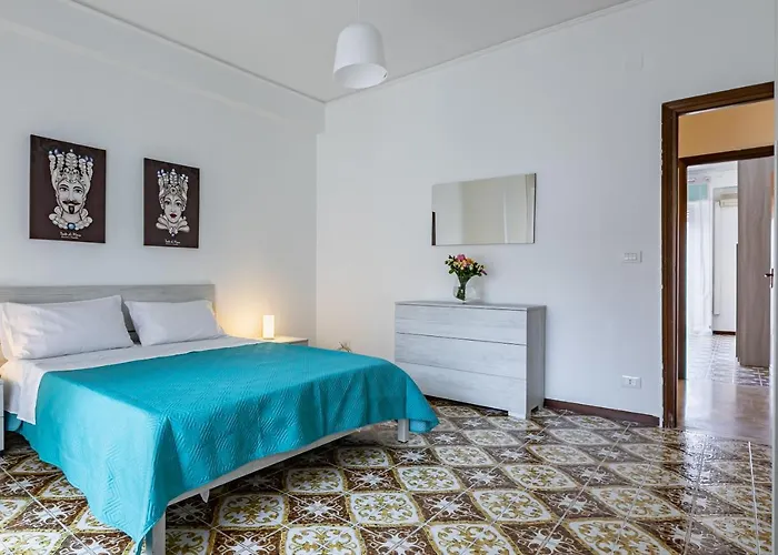Via Libertà Roomy Apartment